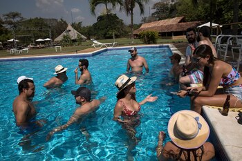 Los huéspedes disfrutaron la piscina