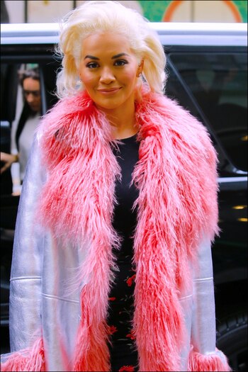 Rita Ora como Marilyn.