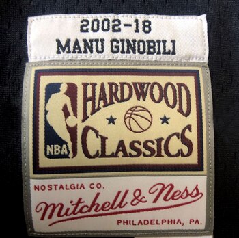 El logo de la remera