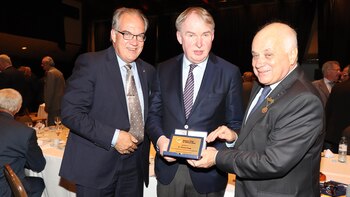 Thomas Kropp recibió una distinción