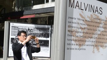 Turistas extranjeros descubren la muestra