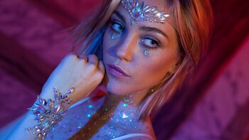 Glittermanía, la tendencia centennial que