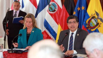 Mogherini copresidió junto a Valencia