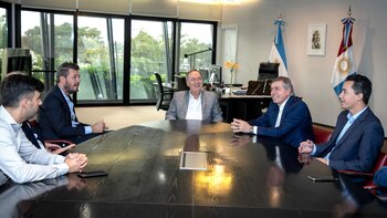 Mesa ampliada en la sede