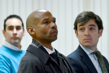 Liván Rafael Castellanos, sentado en