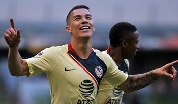 Mateus Uribe inició la guerra contra Adolfo Bautista previo al América vs Guadalajara de Copa MX (Foto: AFP)