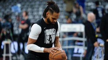 Patrick Mills también le rinde