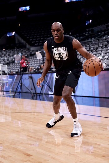 Quincy Pondexter realiza los ejercicios