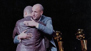 El abrazo con Tony Parker,