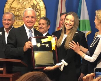 Fabiana Rosales recibió las llaves