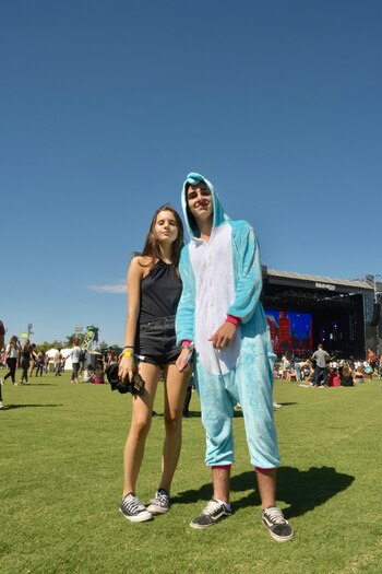 Algunos eligieron venir al Lollapalooza vestidos con un “onesie” o mameluco de peluche. De unicornio, en colores pasteles, amarillo y verde