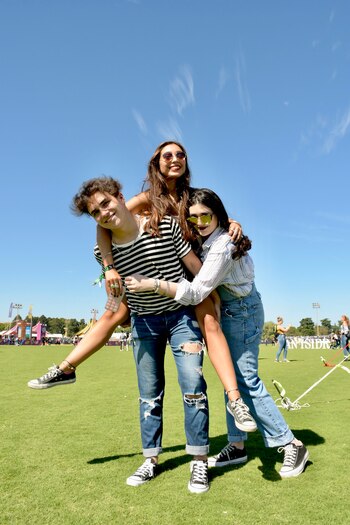 El primer día del Lollapalooza prometió y cumplió con la expectativa con sus llamativos, innovadores y tan preparados looks. Los públicos millennial y -en especial- centennial no dudaron en desplegar toda su creatividad fashionsita.