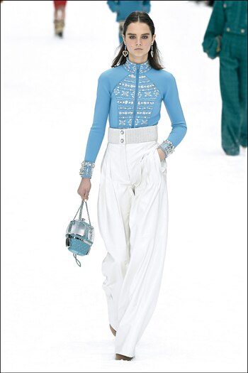 Un outfit de Chanel.