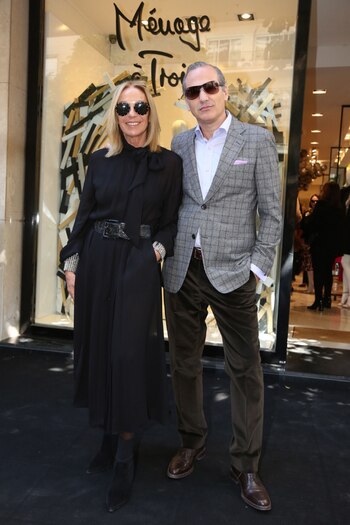 La diseñadora Amelia Saban junto