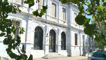 La fachada del colegio