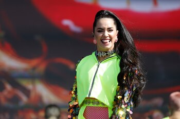 La popular cantante, feliz (Chule