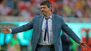 El entrenador paraguayo José Saturnino