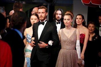 Beatriz Borromeo, con un diseño con cristales de Swarovski by Dior, junto a Pierre Casiraghi.