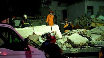 Los trabajos para remover escombros