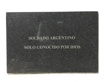 La placa que estaba ubicada