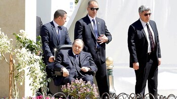 El presidente Abdelaziz Buteflika presentó