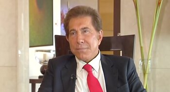 Steve Wynn es un empresario estadounidense de bienes raíces y casinos