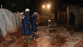 Cascos Blancos asistiendo a los