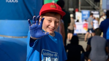 Los más chicos disfrutaron de distintas propuestas recreativas como talleres de pintura que buscaban dejar una huella para hacer visible la condición de autismo