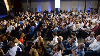 Decenas de dirigentes políticos, sindicalistas