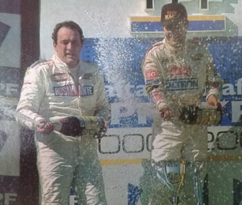 Con Juan María Traverso en el TC 2000 en 1995, un clásico de las pistas. Y eran los “más viejitos”. (Archivo CORSA)