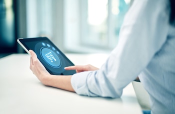 Maquillaje, esmaltes y secadores de pelo: lo más pedido online.