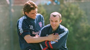 Con Bernardo Romeo, en un entrenamiento en el Bajo Flores (FotoBaires)