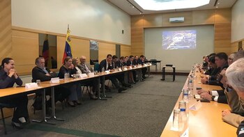 Juan Guaidó en una de sus reuniones del día (@jguaido)