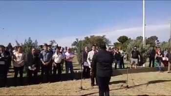 El funcionario de la municipalidad puso la renuncia a disposición del intendente. Dijo que lamenta lo ocurrido y que no era el contexto adecuado