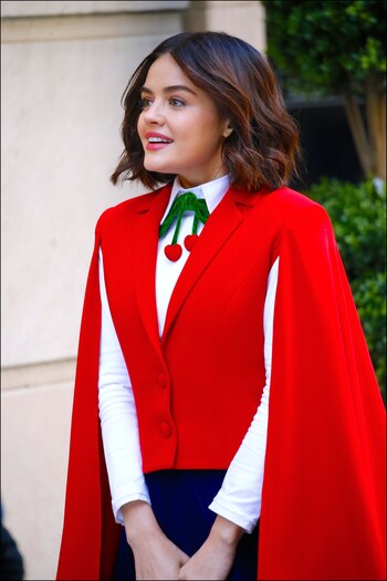 Lucy Hale como Katy Keene.