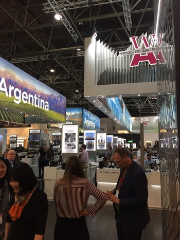 En muchos stands hubo presencias