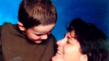 Amy Fry-Pitzen retiró a su hijo de la escuela, lo llevó a unas sorpresivas vacaciones y nunca más se supo sobre el niño