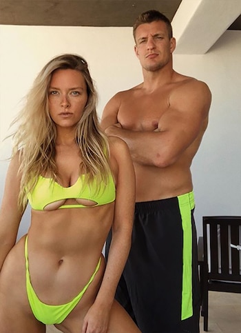 Camille Kostek junto a Rob Gronkowski