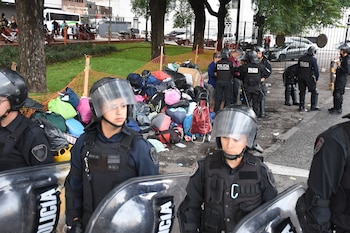 Los manifestantes intentaron instalar carpas en la avenida 9 de Julio