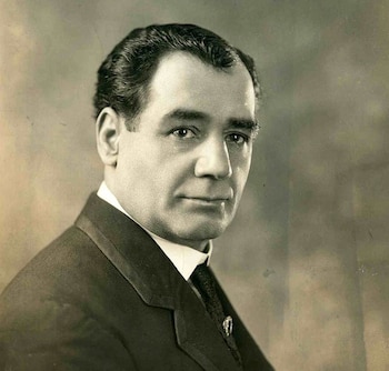 Marcelino Orbés, de civil. Sobre