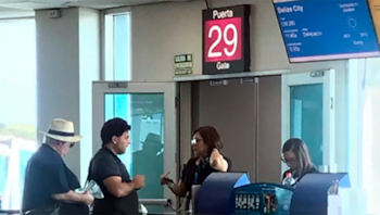 Las supuestas fotos de Alberto Samid en el aeropuerto de Panamá