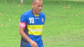 Takahara fundó un equipo, el