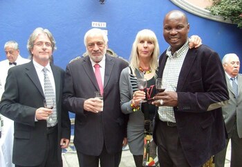 Jean Louis Bingna vive en