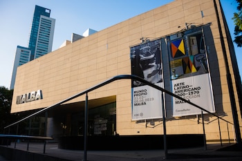 La imponente fachada del Museo