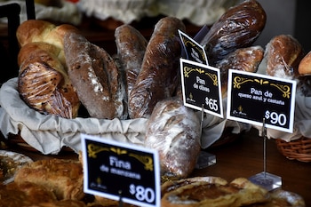 Co Pain Boulangerie, uno de los carritos presentes en la feria ofrece unas de las delicatessen de la boulangerie francesa. Los diferentes panes saborizados. Para esta ocasión, llevaron panes de queso azul y castañas, pan de olivas, el pan de chocolate y la baguette de masa madre