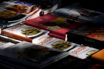 Otra edición más, los mejores libros de cocina estuvieron con sus respectivas editoriales en la feria Leer y Comer. Cocineros y escritores los firmaron y dieron charlas en el auditorio presentando su libro.