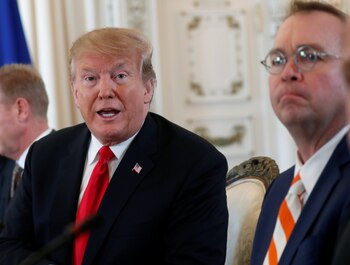 Trump y Mick Mulvaney (Reuters)