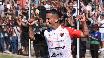 El festejo de Carabajal, quien anotó dos tantos en el triunfo del “Patrón” ante Argentinos (Foto: Télam)