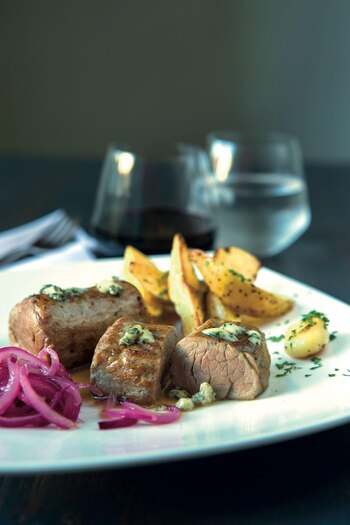 Solomillo con papas rústicas.