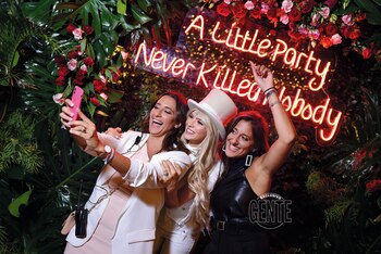 Una selfie frente al letrero